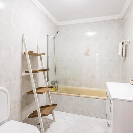 Apartment #86 Flat Near Newtown,Beach With Terrace Pool